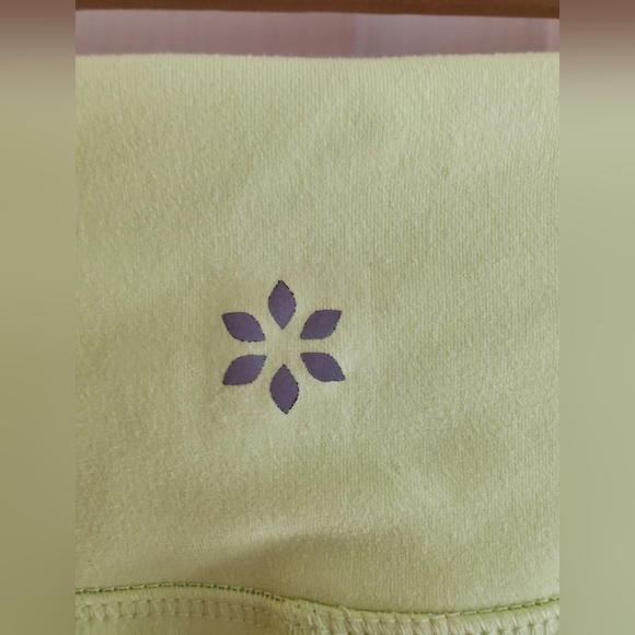 NWT NINE WEST ACTIVE NEON YELLOW BIKER SHORTS WITH POCKET SIZE SMALL - Picture 5 of 6